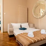 Miodowa Heart Of Cracow Apartment